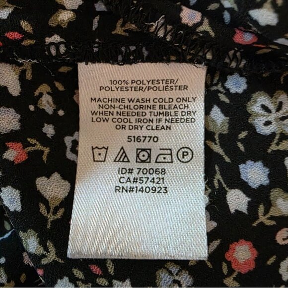 LOFT Black Ditsy Floral Blouse Flutter Sleeves Keyhole Button Back Closure Small - Picture 8 of 8